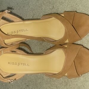 Women's Tan Sandals